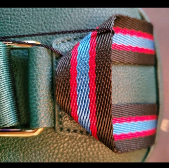 Tommy Hilfiger sling bag - Picture 2 of 4